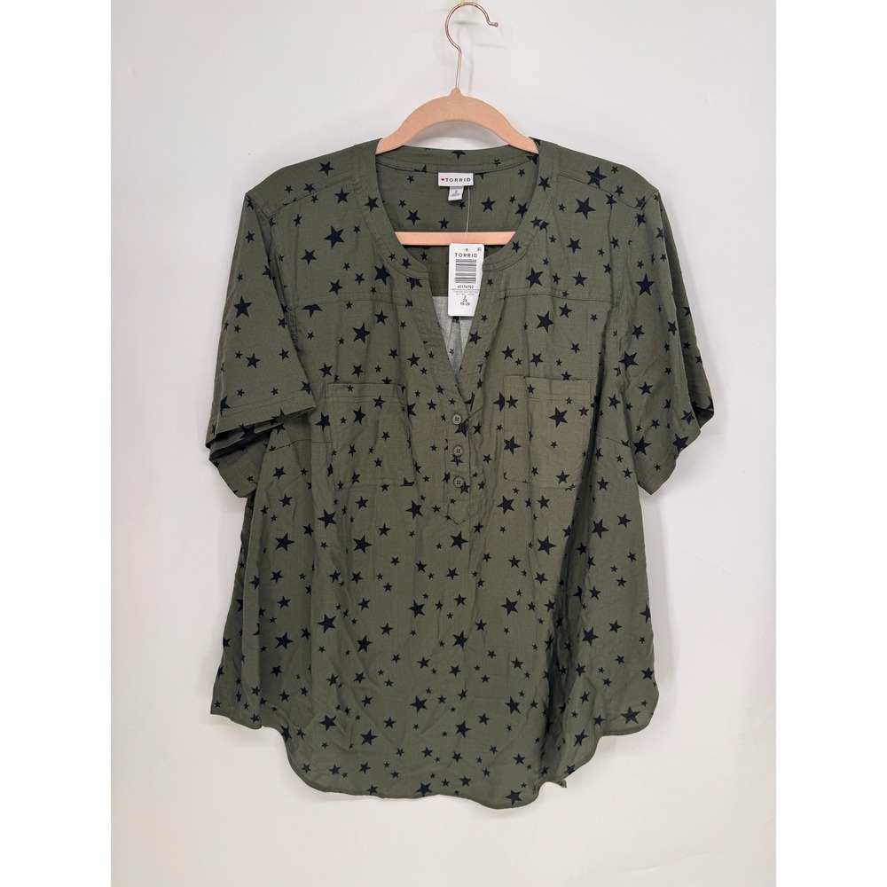 Torrid Blouse Women 2 Olive NWT Star Print Harper Challis Short Sleeve Top